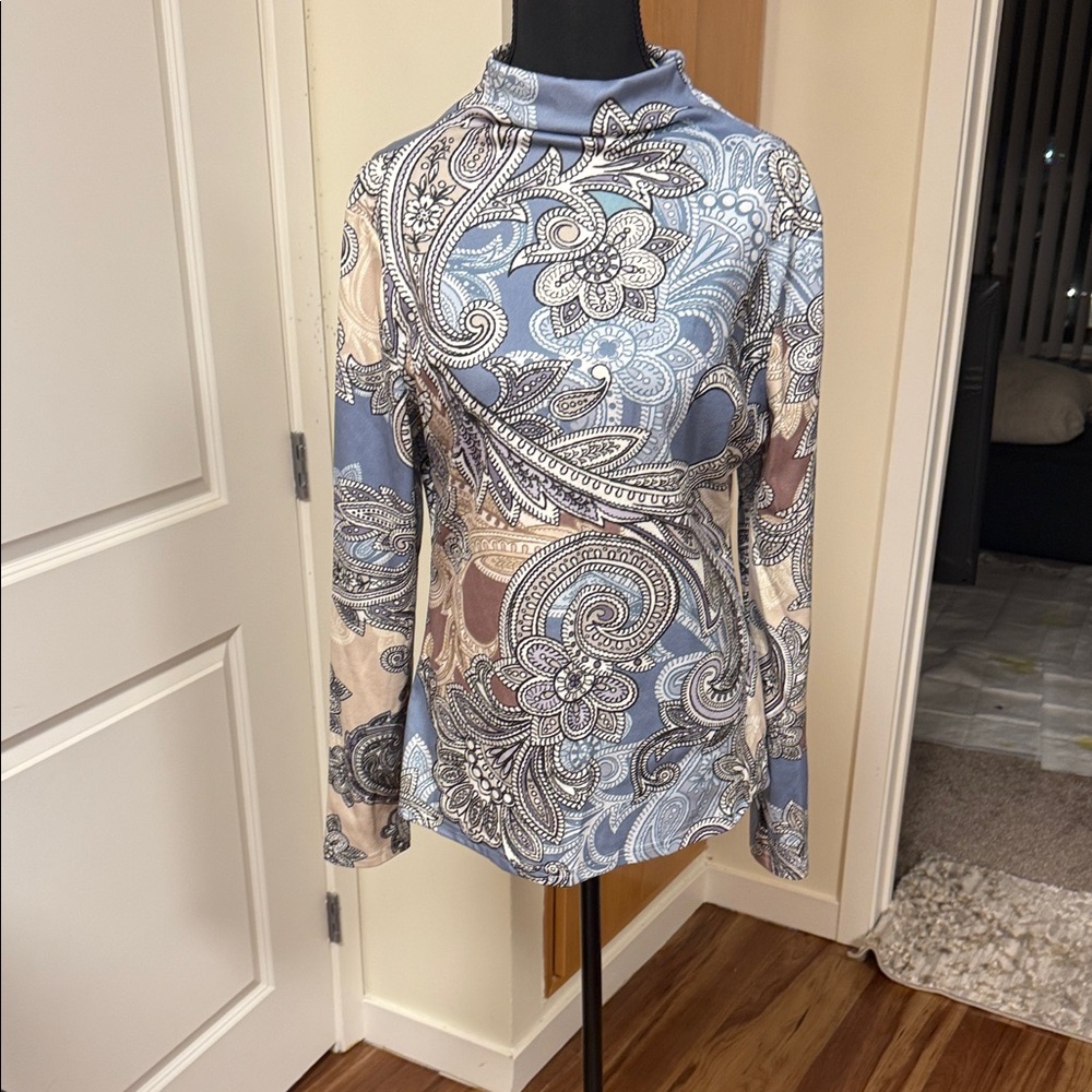 STYLEWE Elegant Blue and Cream Paisley Blouse